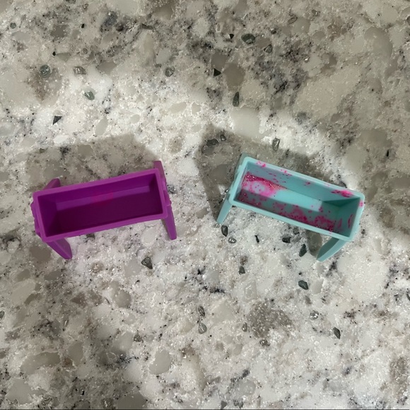 Littlest Pet Shop | Farm Accesories & 2 Carriers Lot - Picture 4 of 8